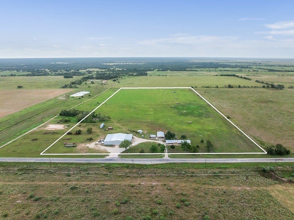 30 acres in Lavaca County