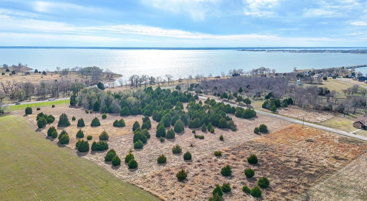 2.01 acres in Navarro County