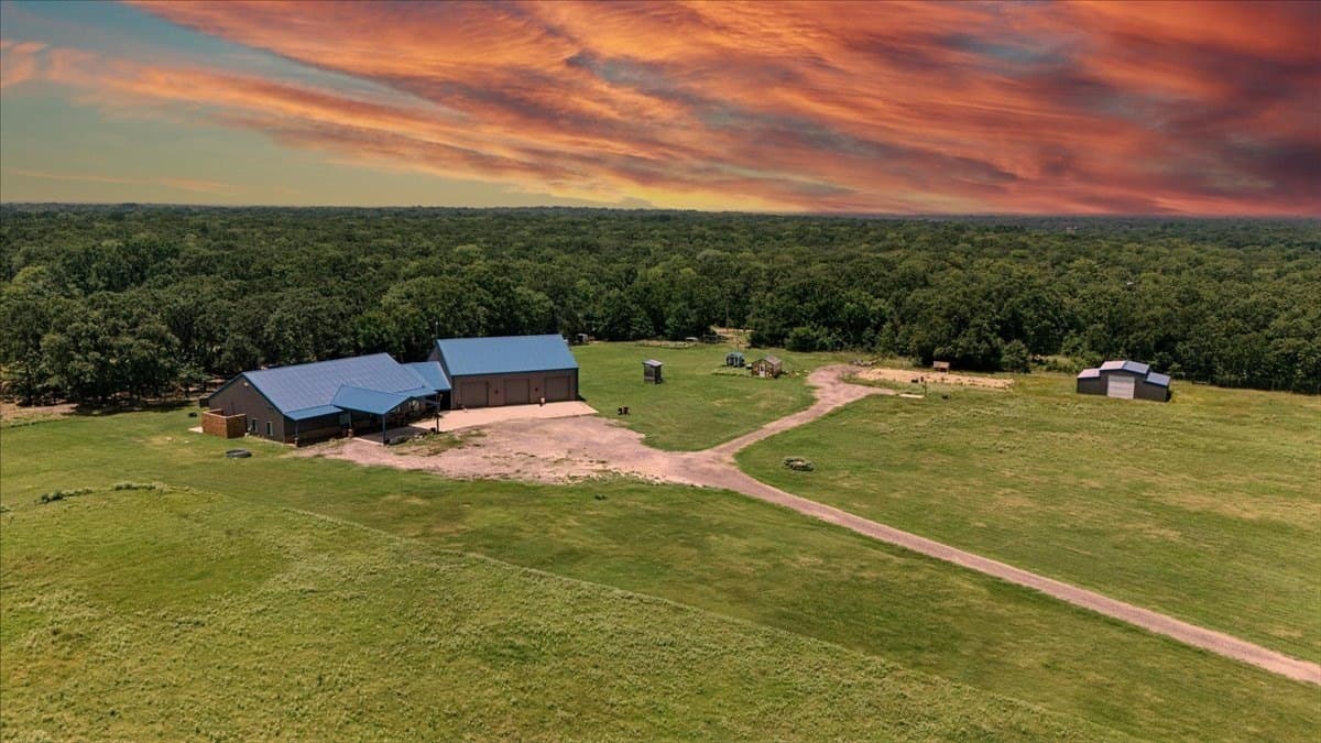18.7 acres in Henderson County