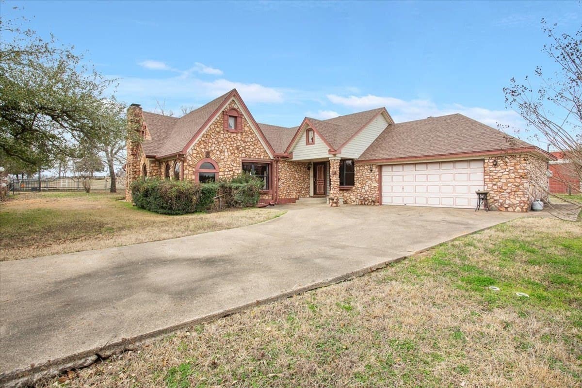 25.88 acres in Freestone County