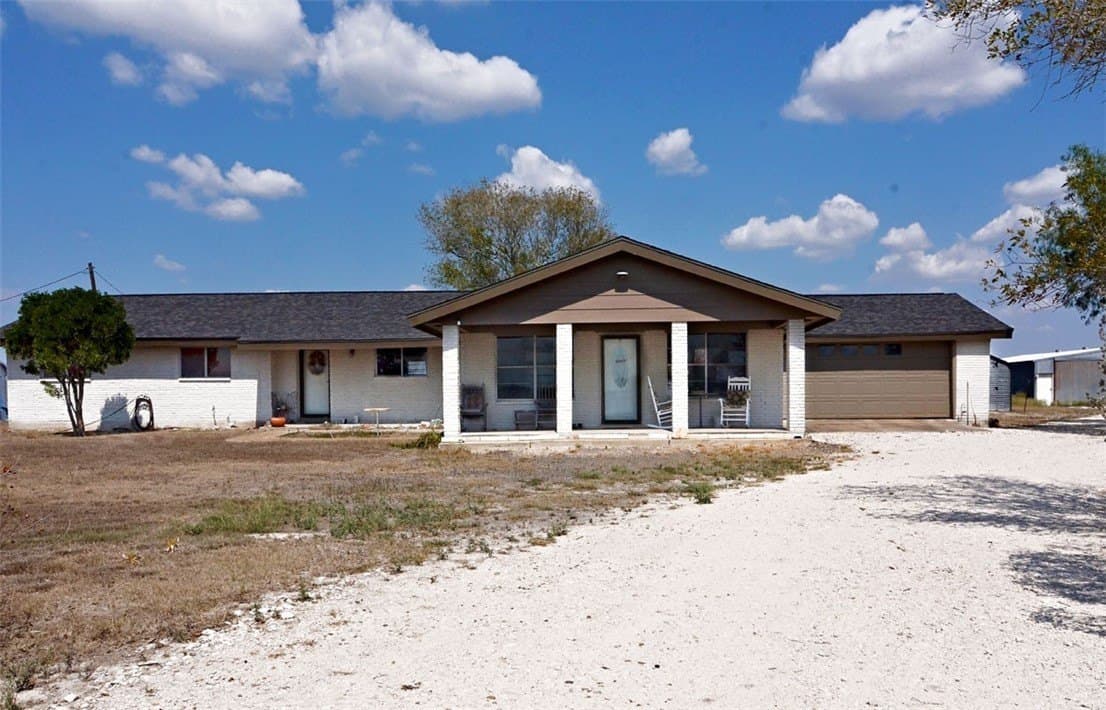 10 acres in Bee County