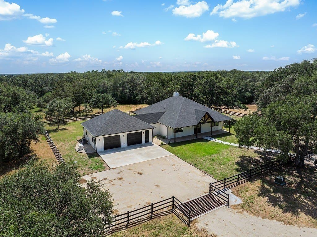 9.42 acres in Colorado County