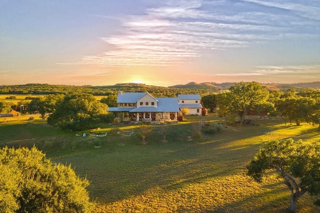 25 acres in Blanco County
