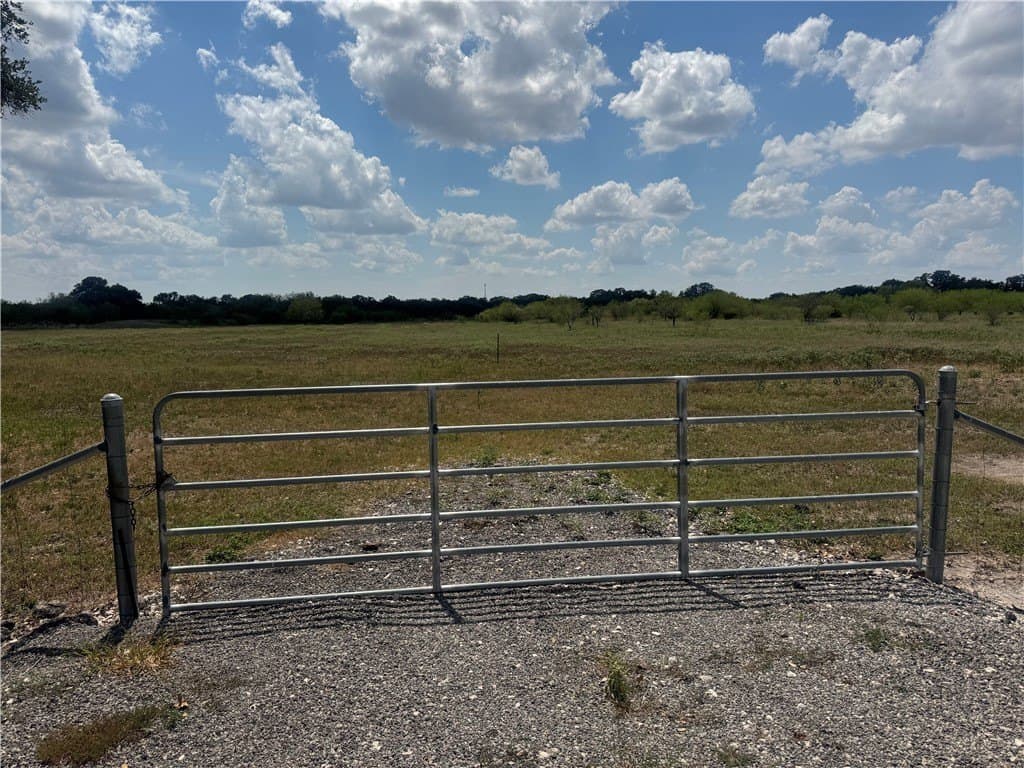 36.73 acres in Bee County