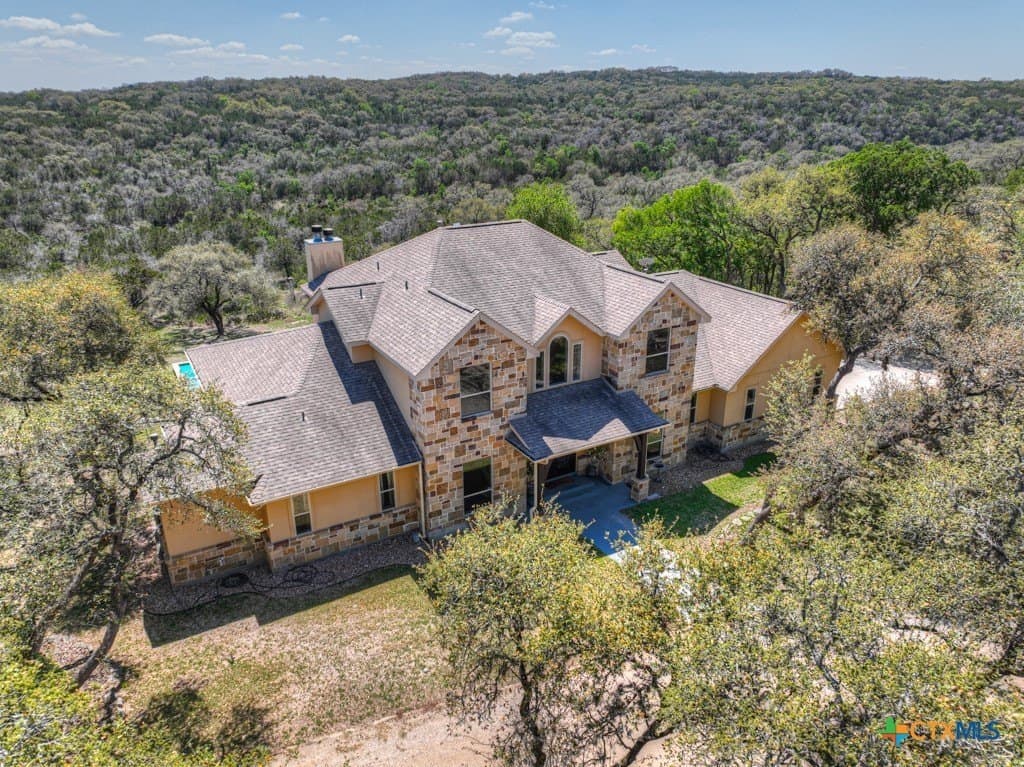 10 acres in Comal County
