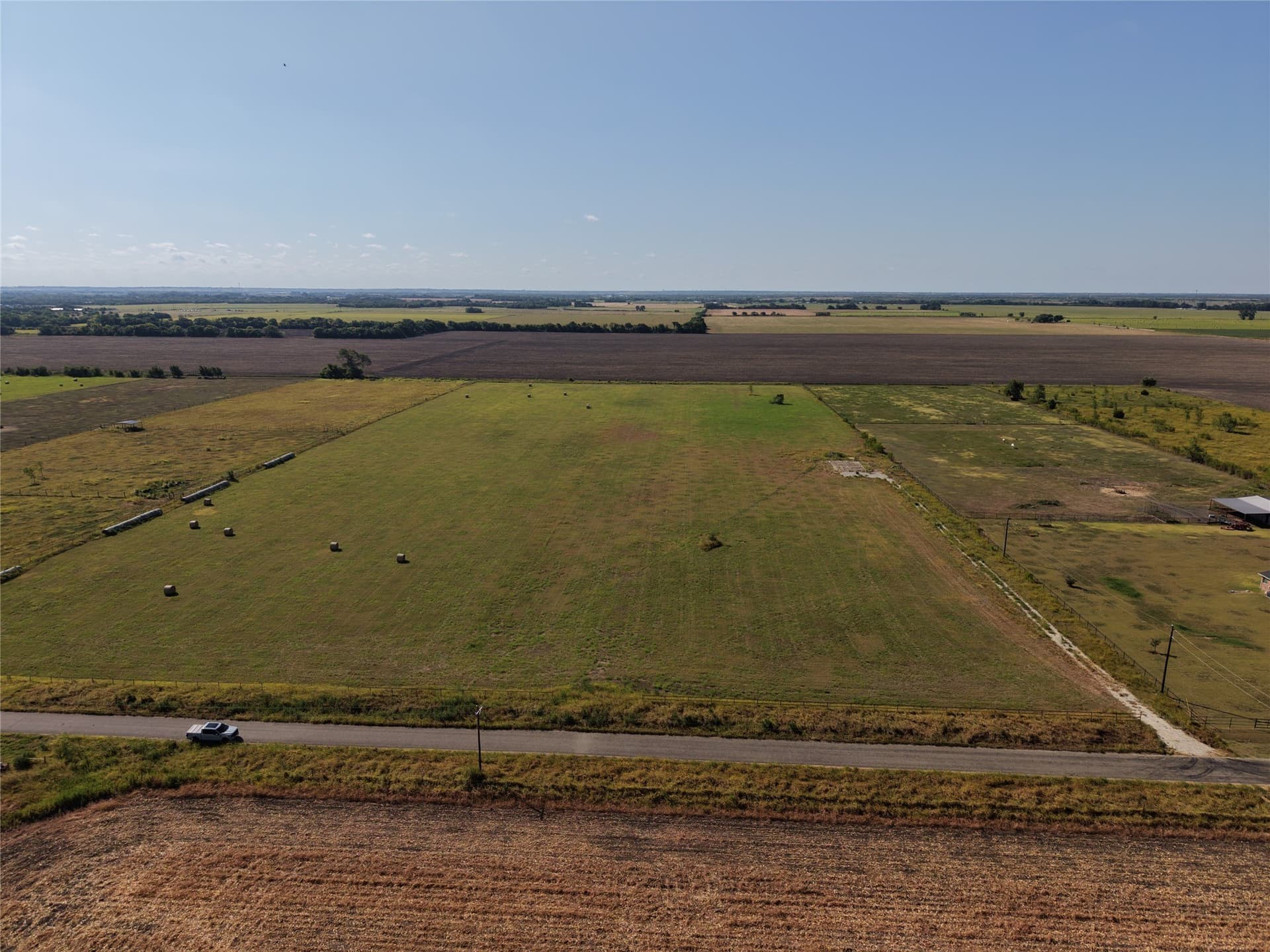 10.54 acres in Ellis County