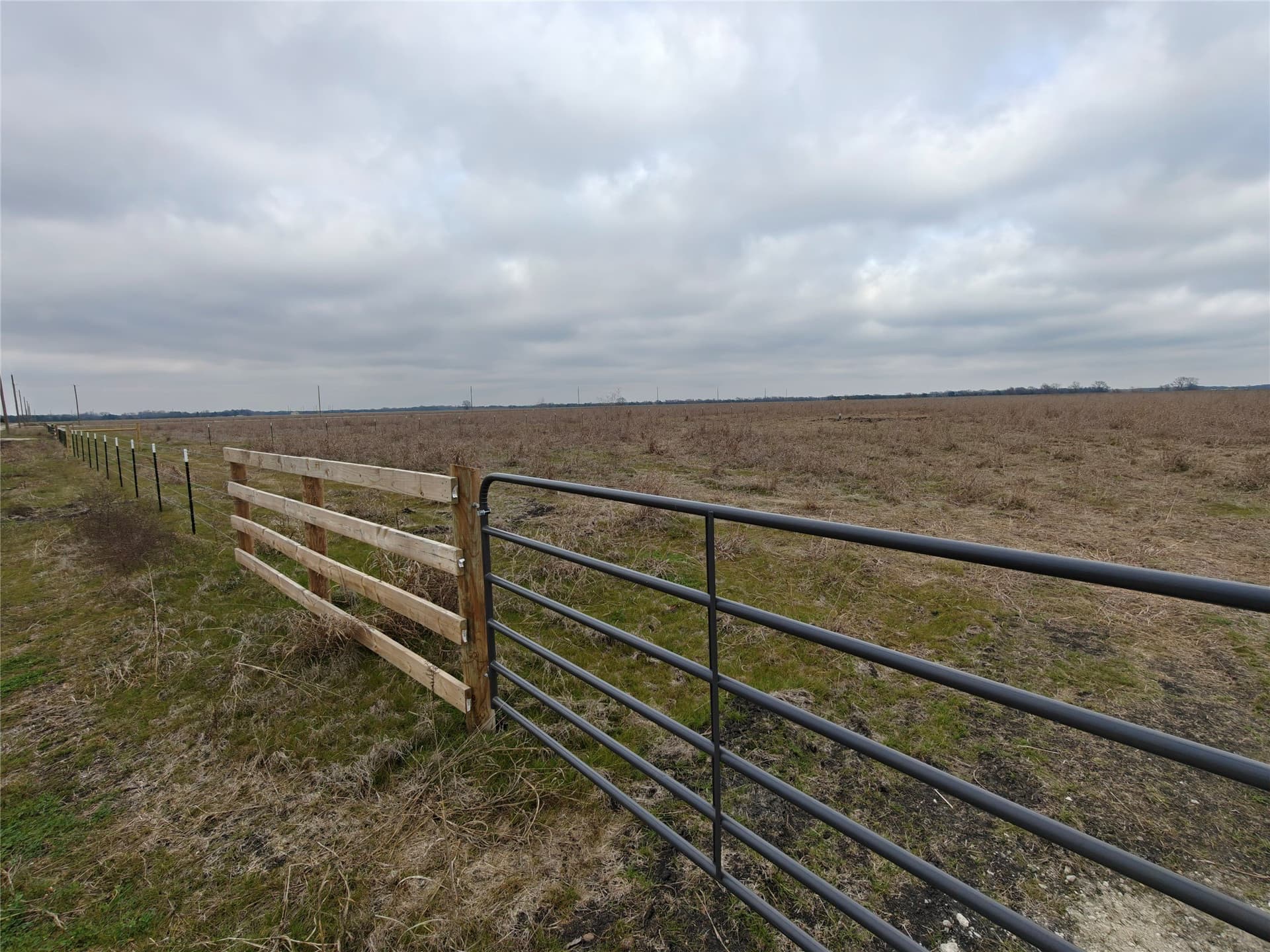 6.09 acres in Navarro County