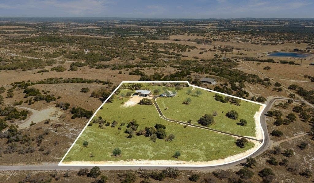 10.01 acres in Gillespie County