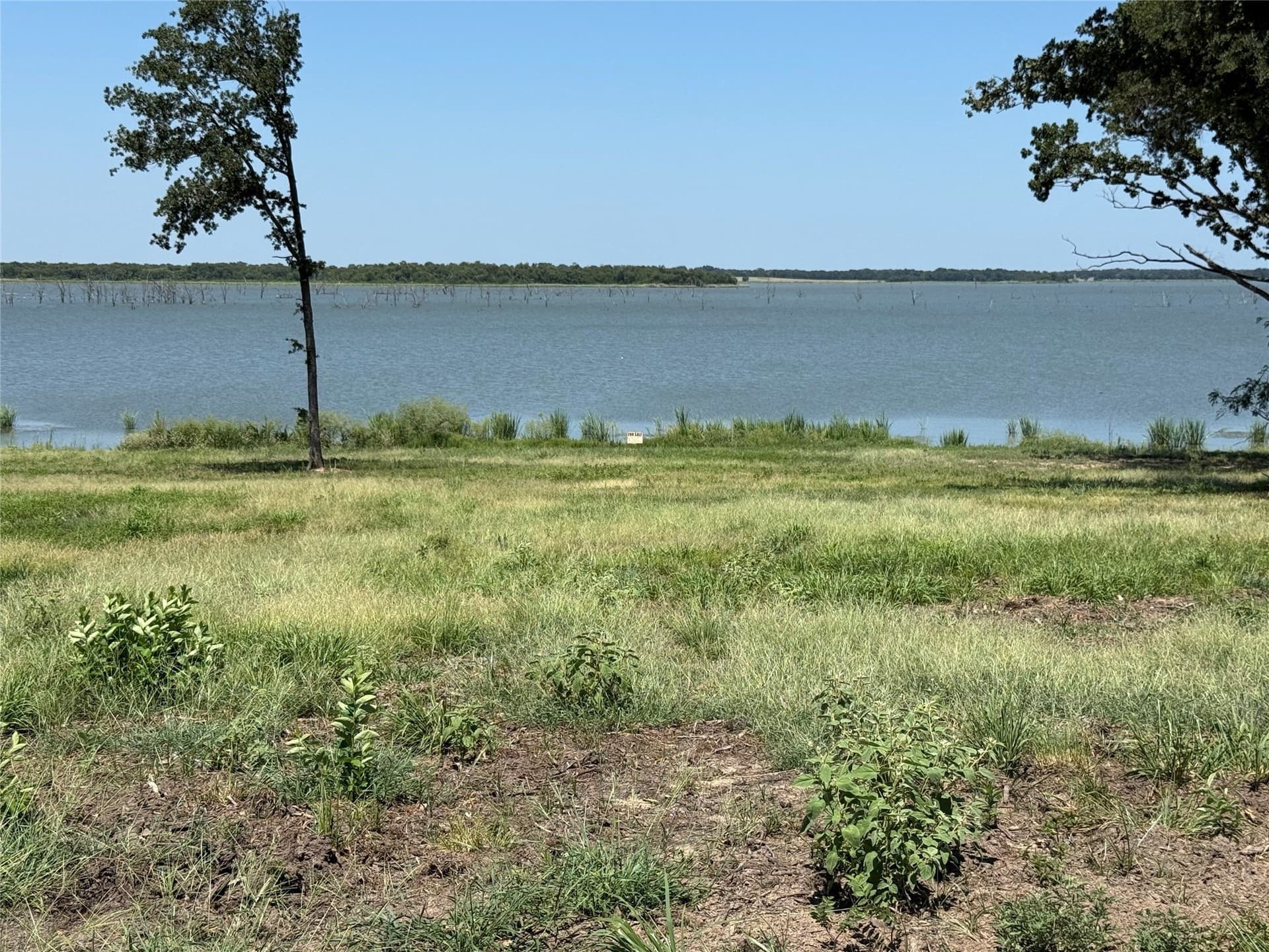 1.3 acres in Navarro County