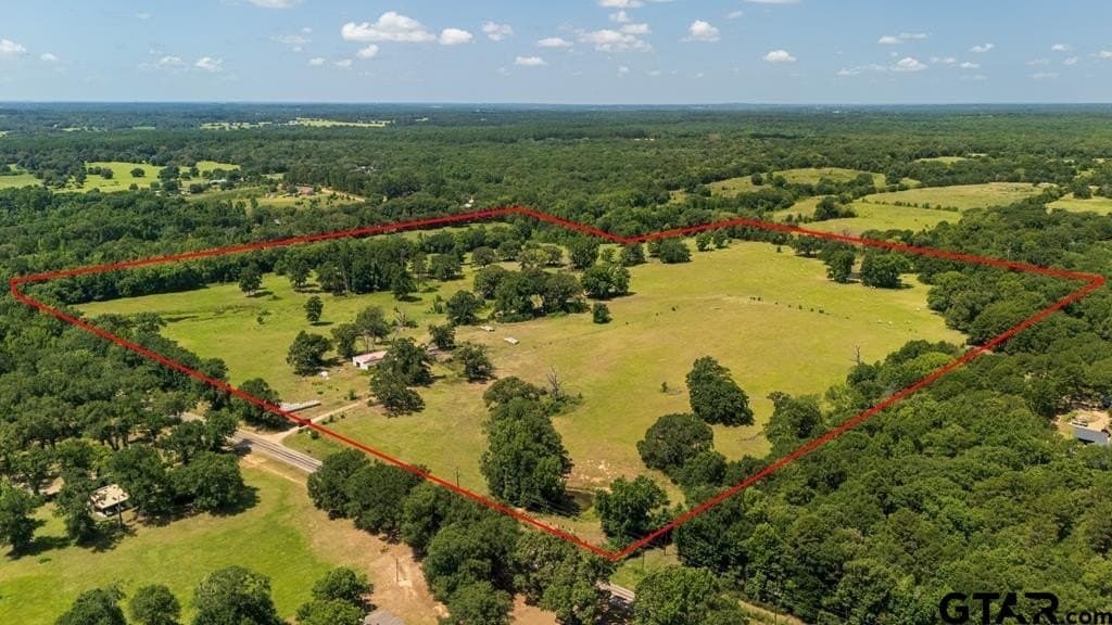 56.56 acres in Henderson County