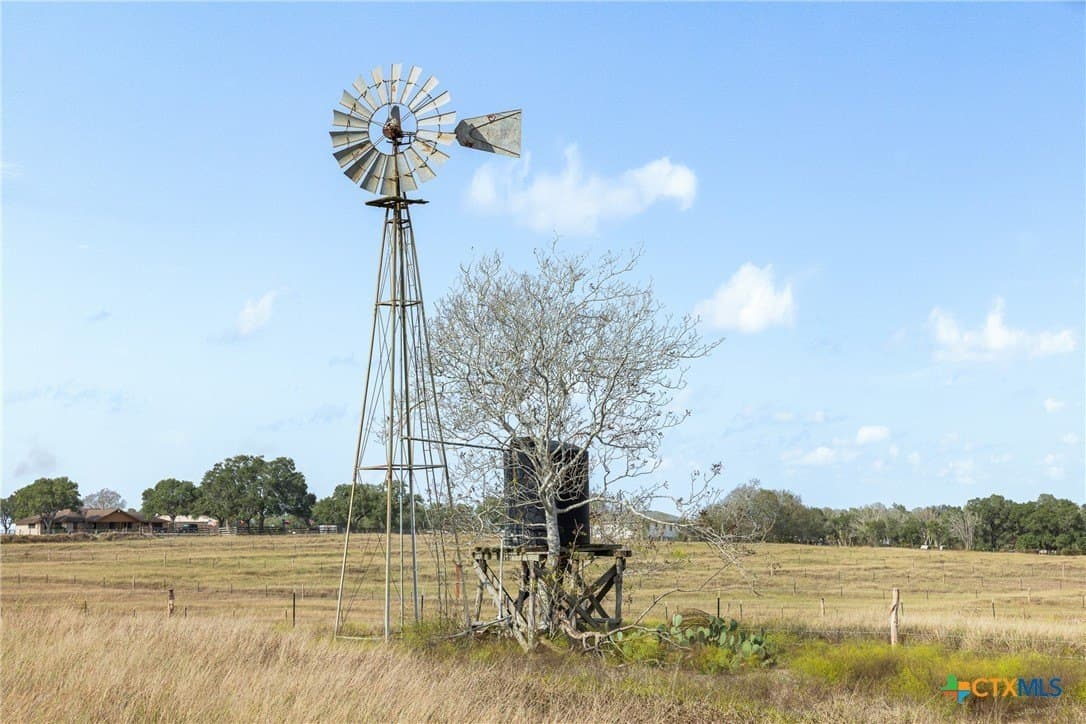 12.33 acres in Lavaca County