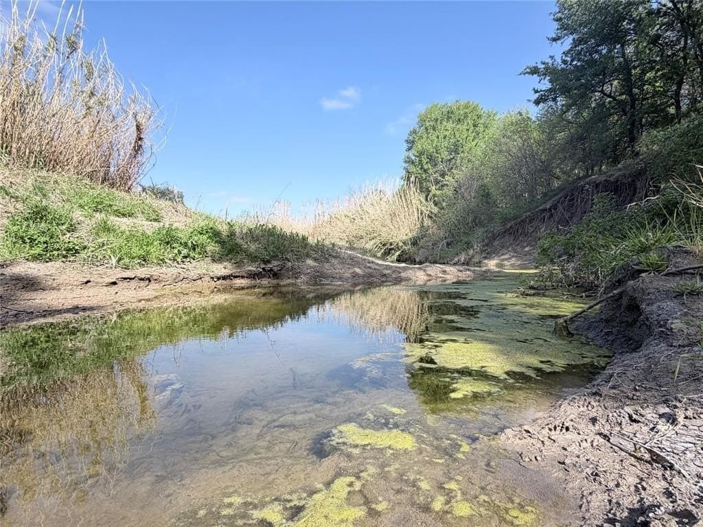 10 acres in Hill County