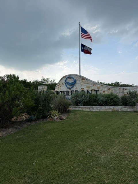 1.69 acres in Navarro County