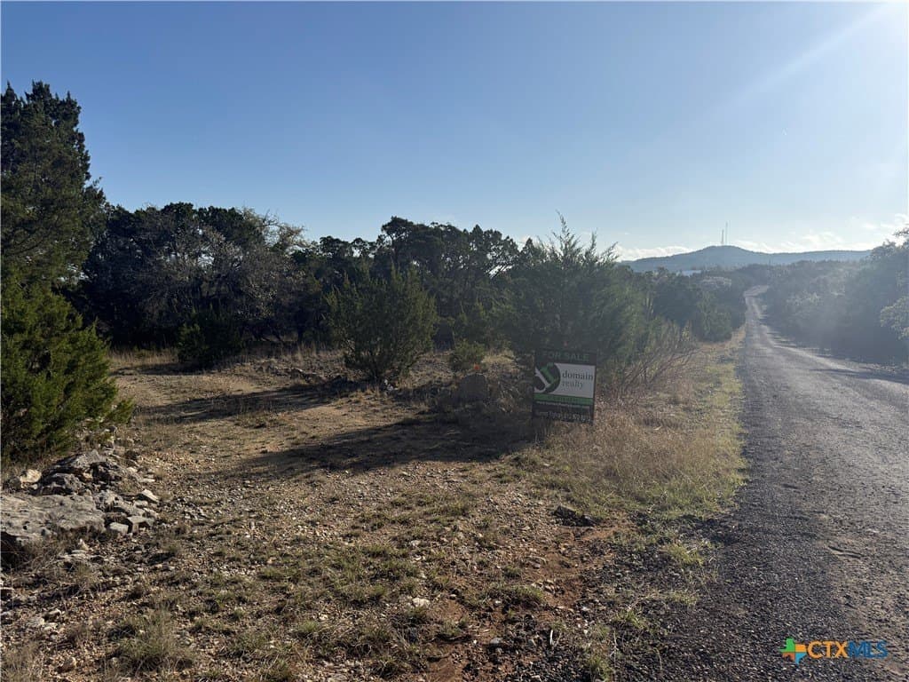 10 acres in Hays County