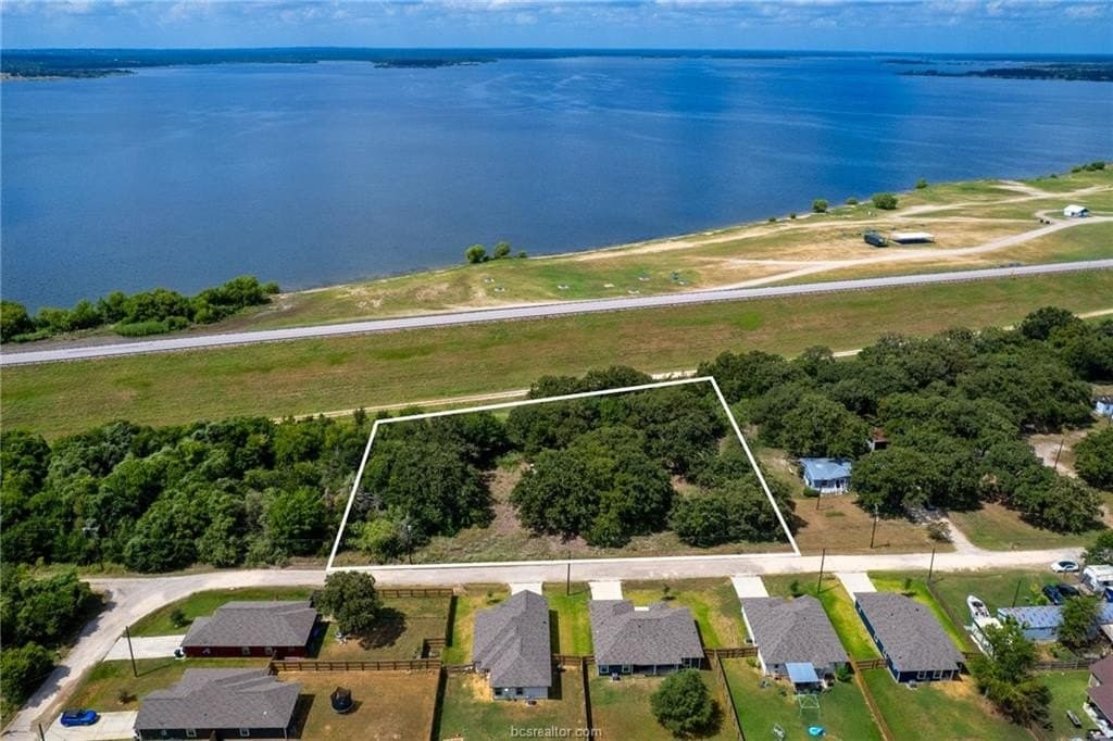 0.66 acres in Burleson County