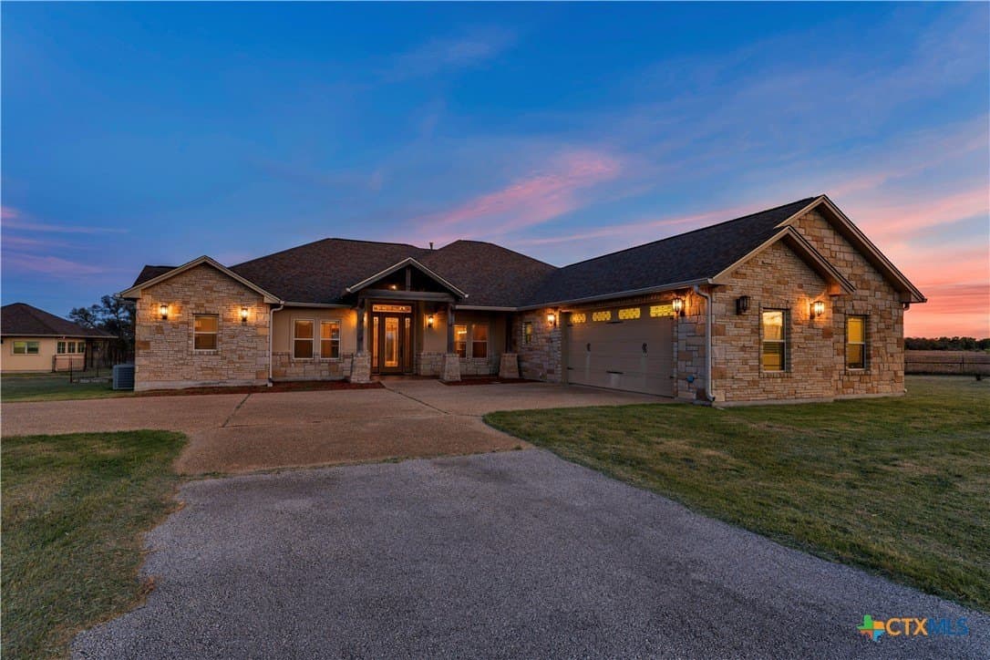 25 acres in Burnet County