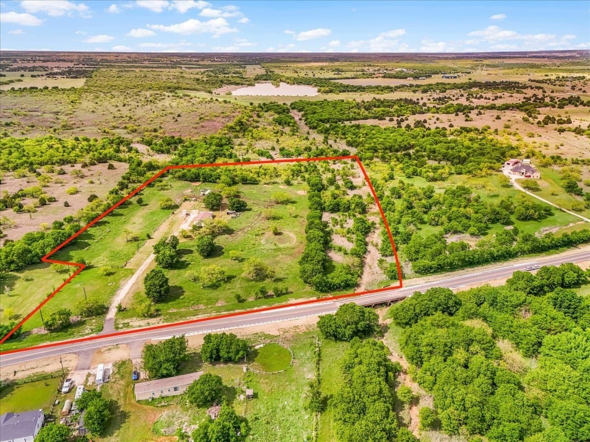 10.23 acres in Ellis County