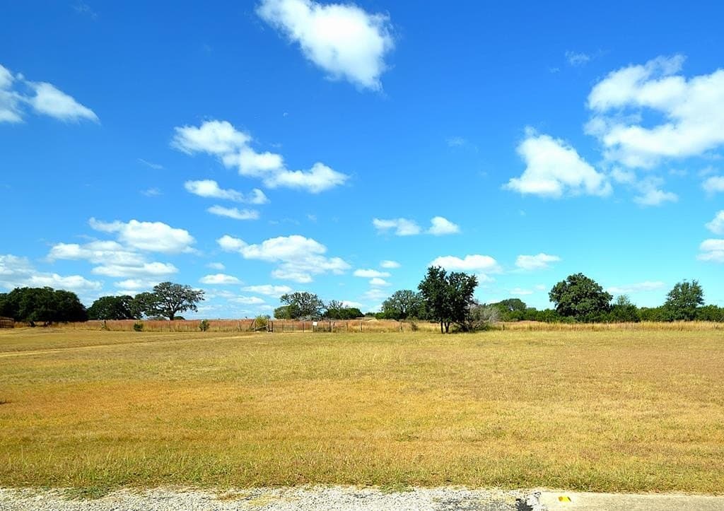 1.5 acres in Kerr County