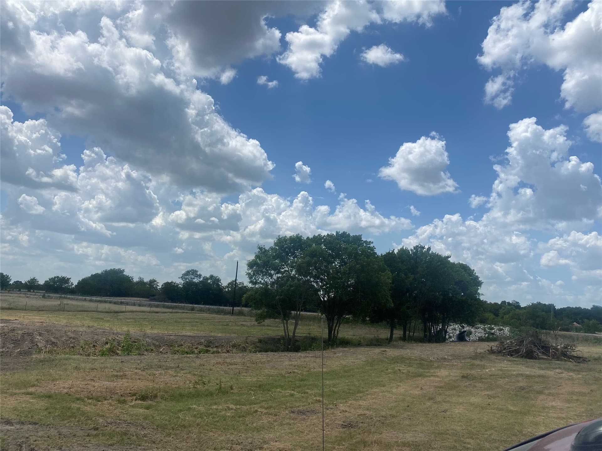 7.87 acres in Navarro County