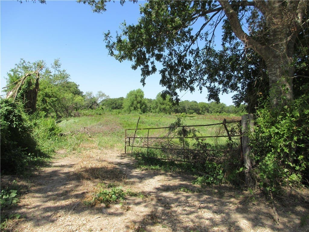 14.03 acres in Falls County