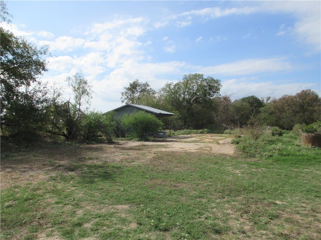 3.3 acres in Falls County