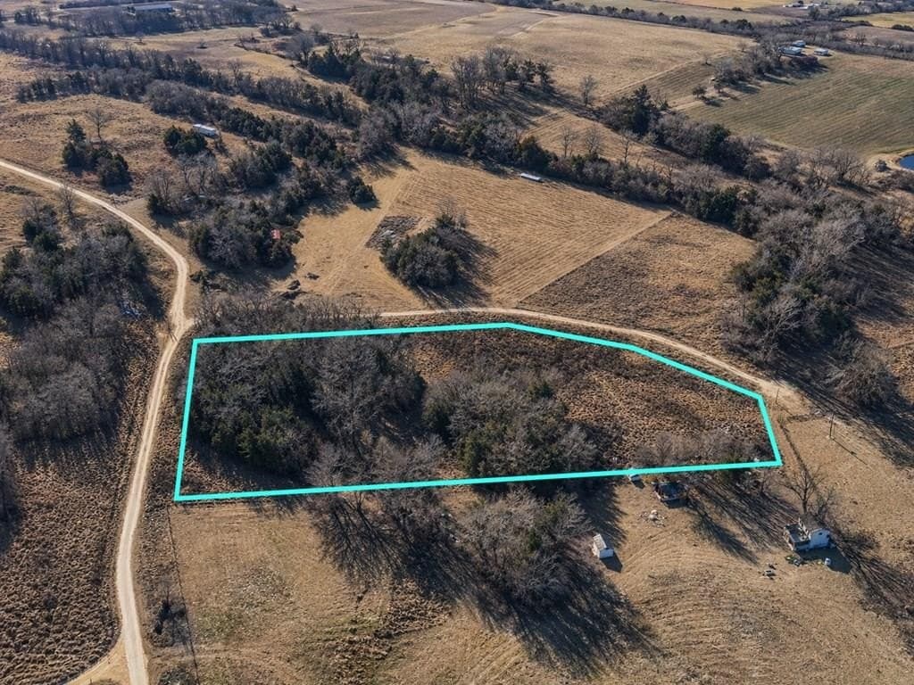 5.48 acres in Henderson County