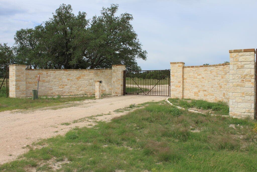100 acres in Sutton County