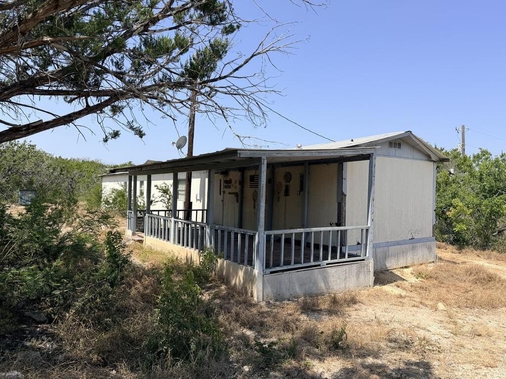16.8 acres in Uvalde County
