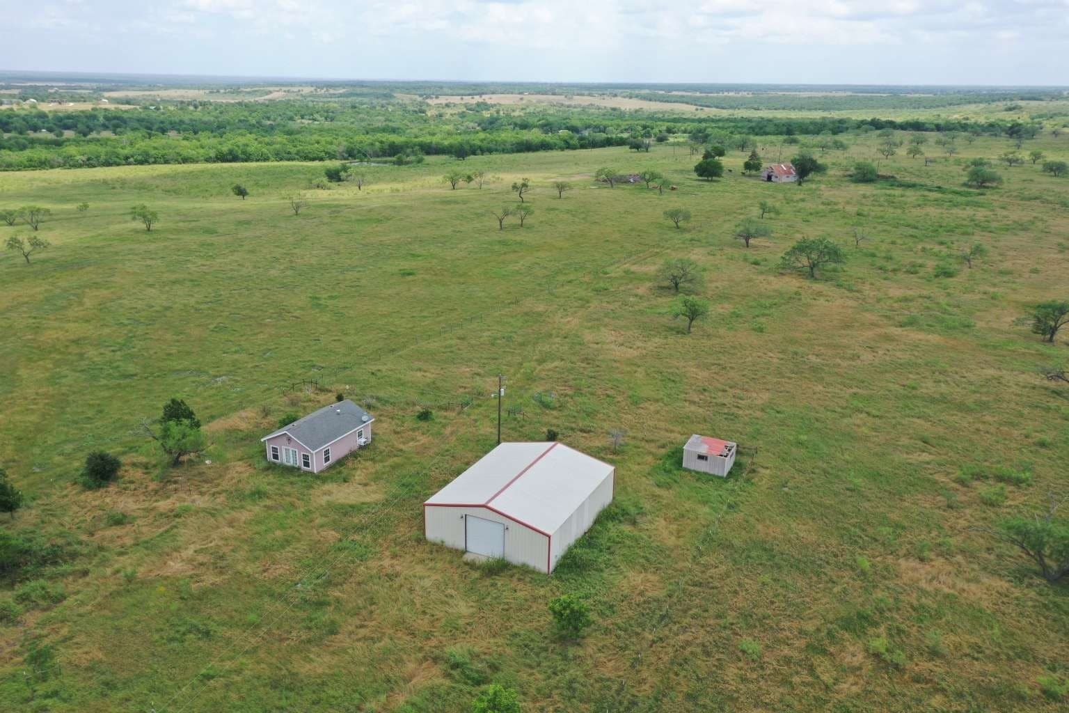 2 acres in Navarro County