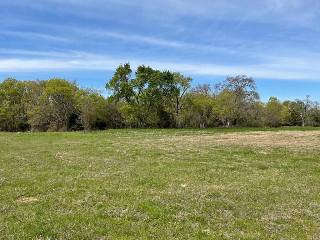 5.87 acres in Henderson County