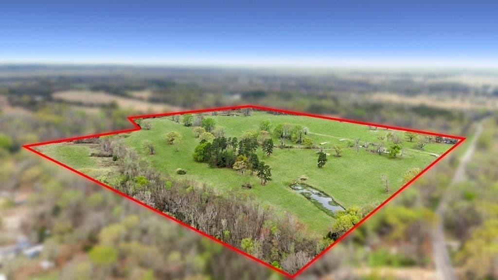 56.56 acres in Henderson County