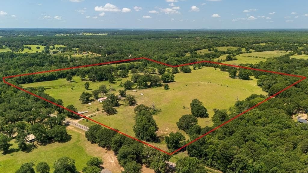 56.56 acres in Henderson County
