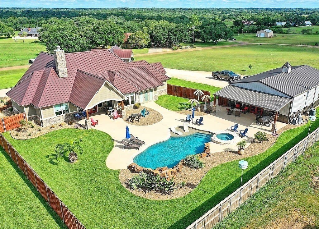 2 acres in Lavaca County