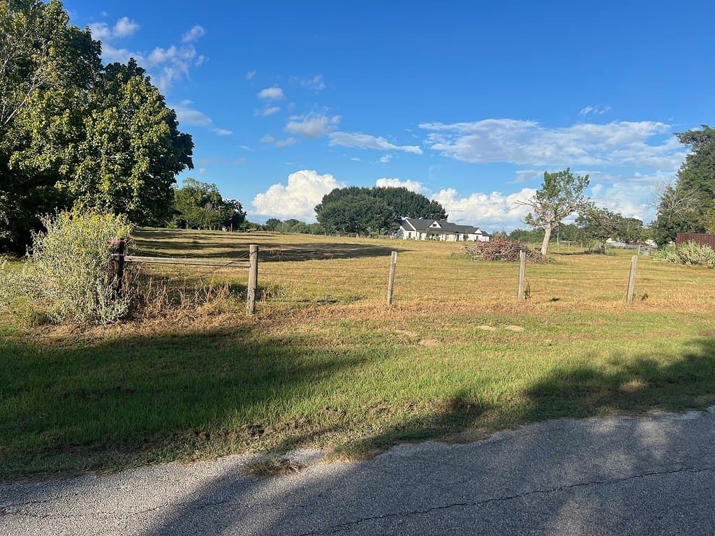 1.4 acres in Austin County