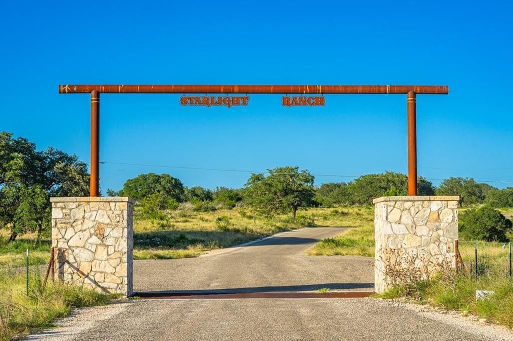 20.07 acres in Kimble County