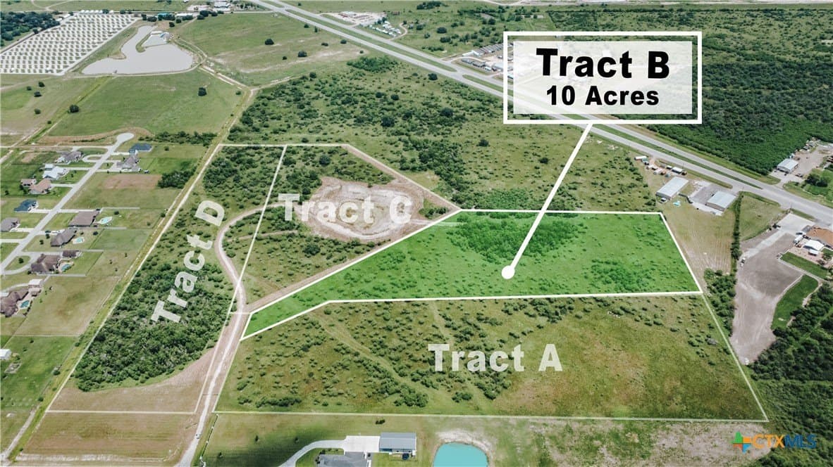 10 acres in Victoria County