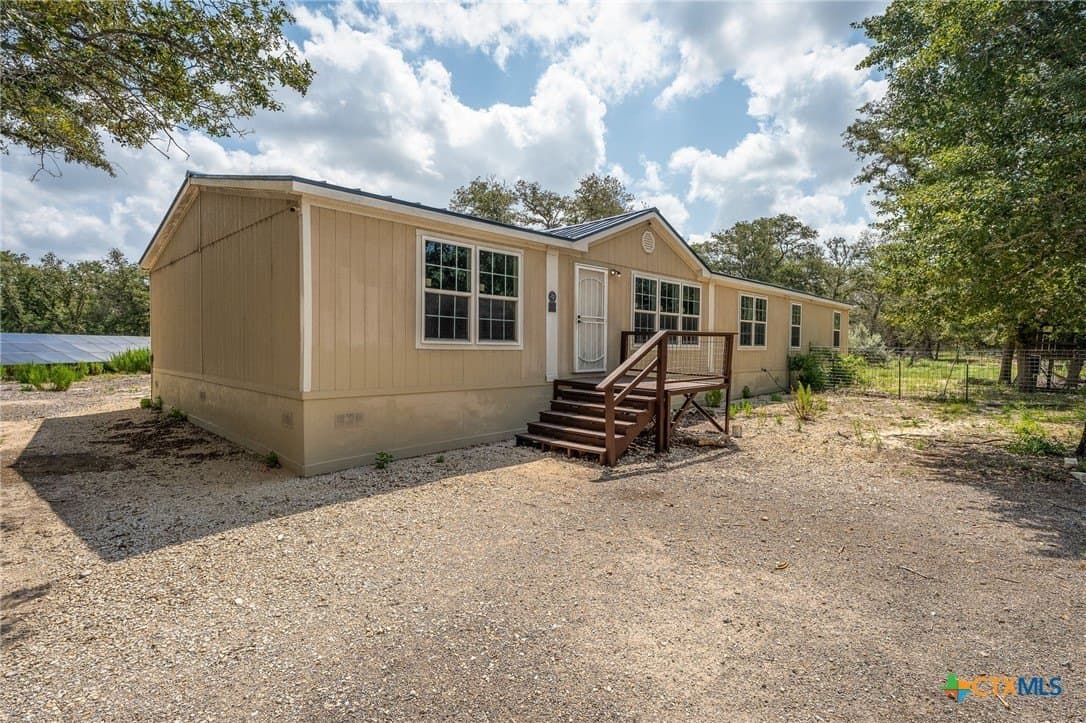 10 acres in Guadalupe County