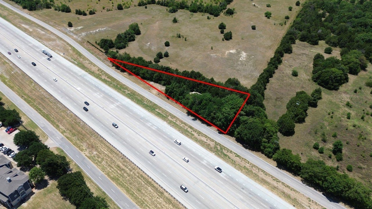 0.76 acres in Ellis County