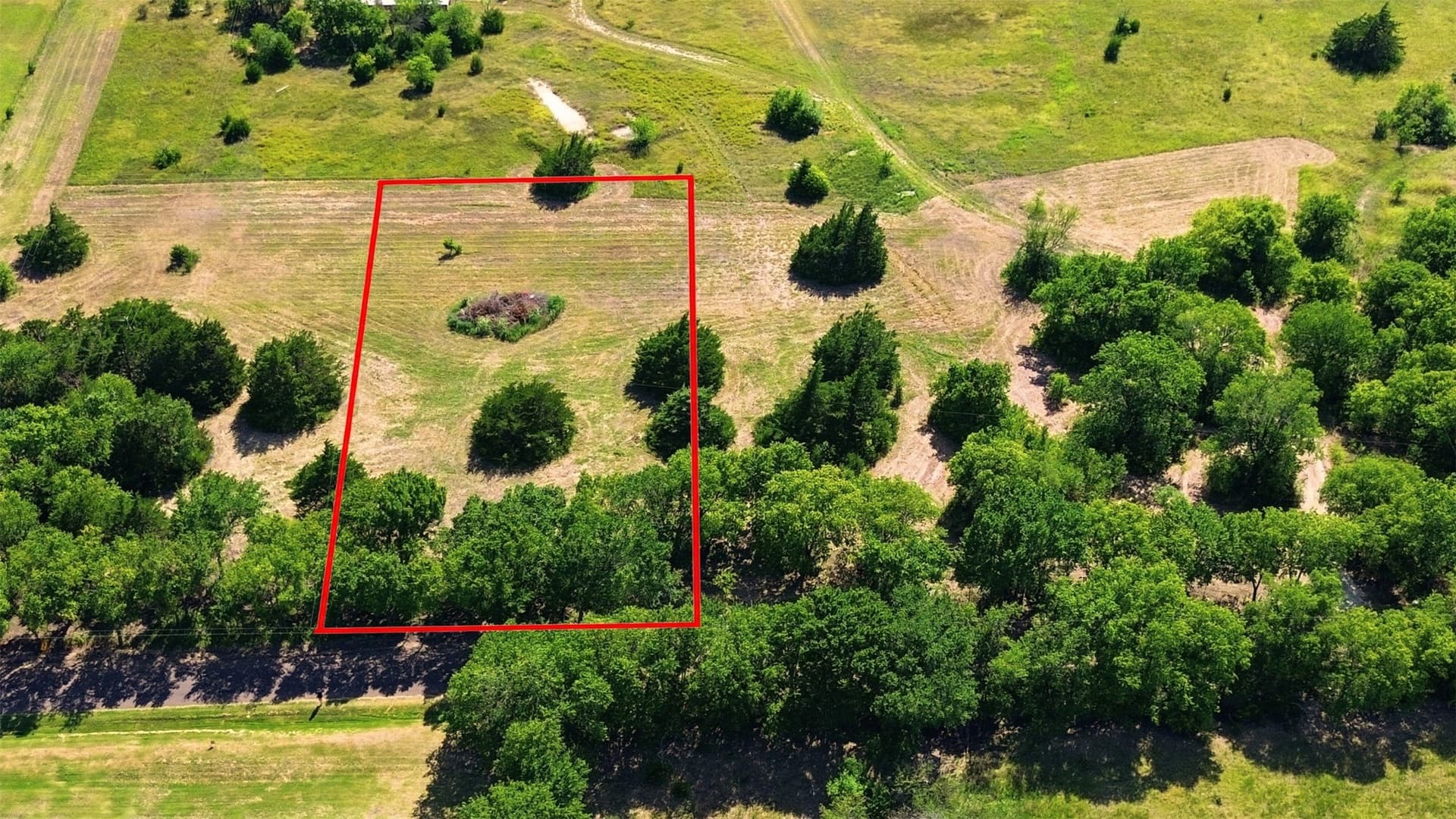 1 acres in Ellis County