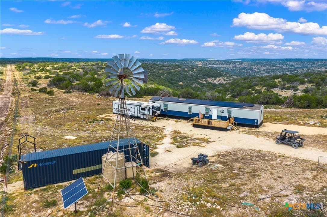 636 acres in Val Verde County