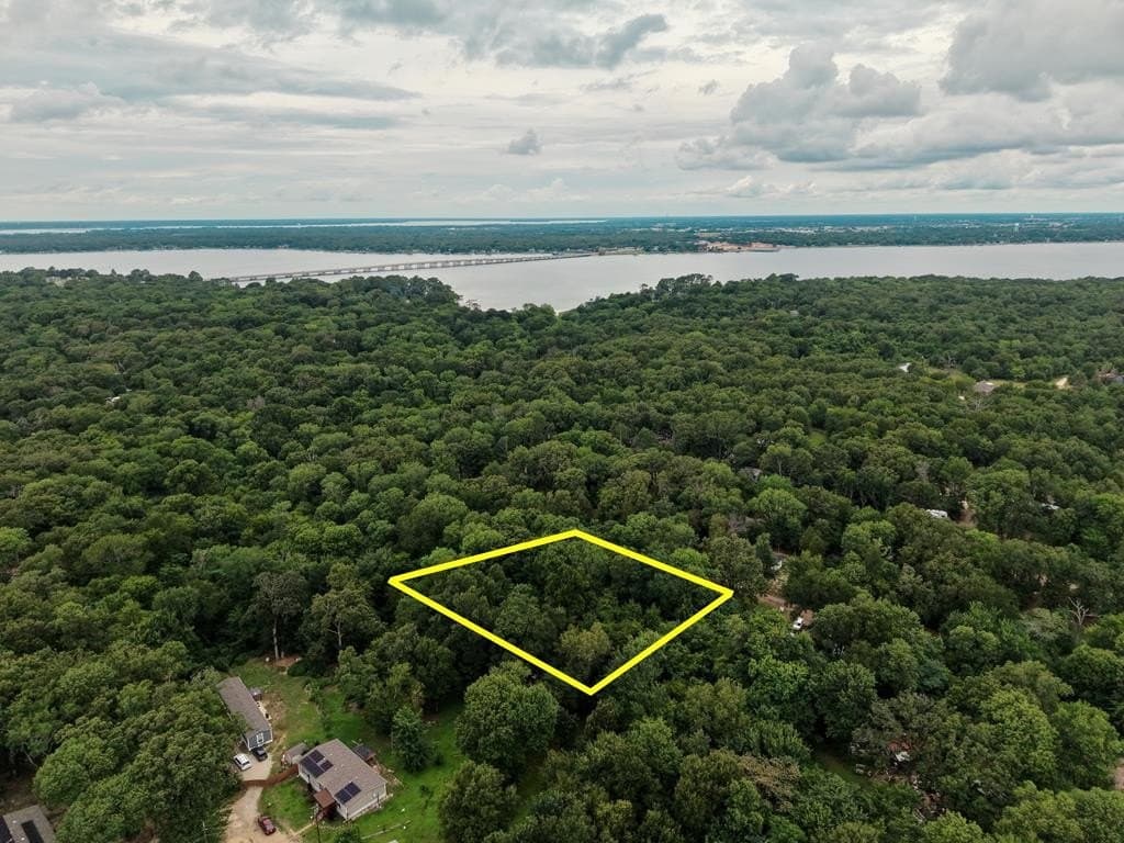 1.1 acres in Henderson County