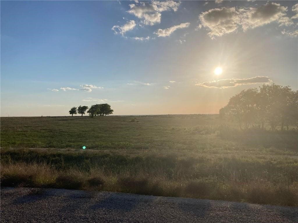 2.2 acres in Hill County