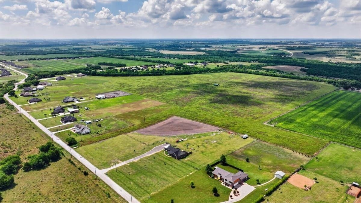 72.37 acres in Ellis County
