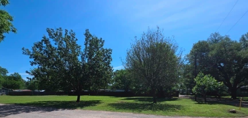 0.33 acres in Freestone County