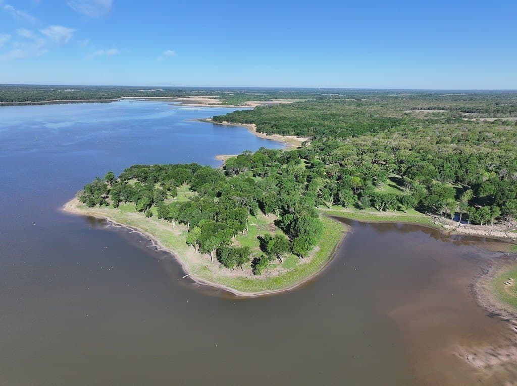 325 acres in Limestone County