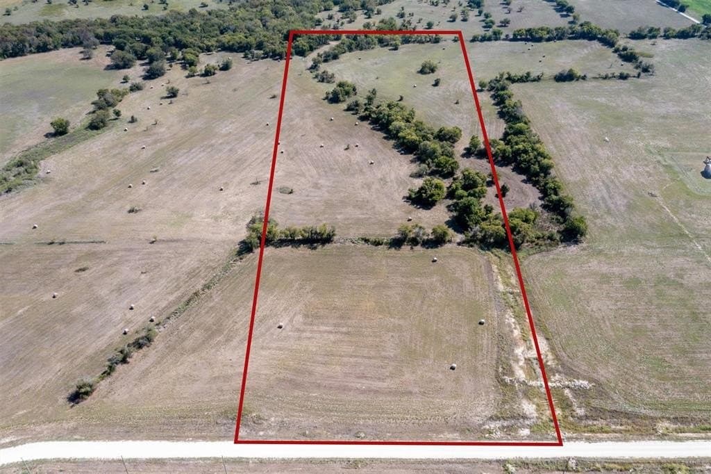10.01 acres in Hill County
