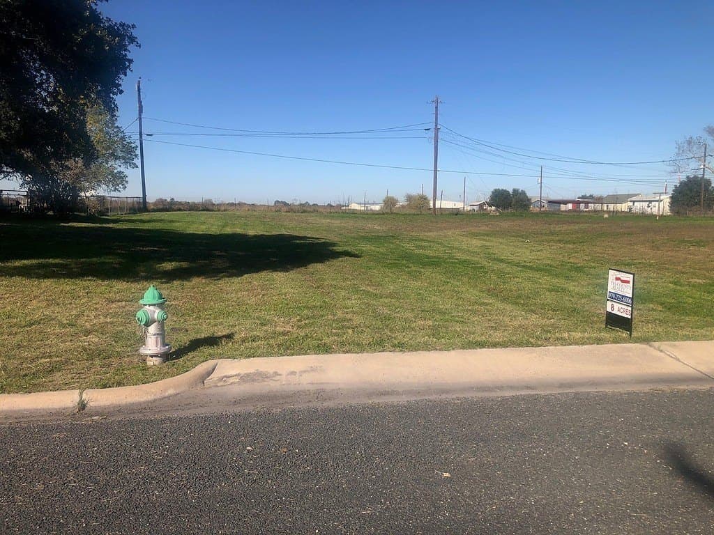 8 acres in Colorado County