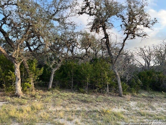 0.86 acres in Real County