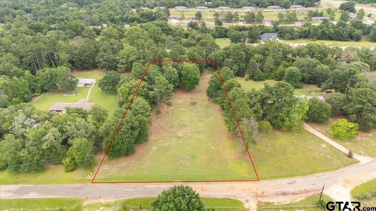 2.36 acres in Smith County