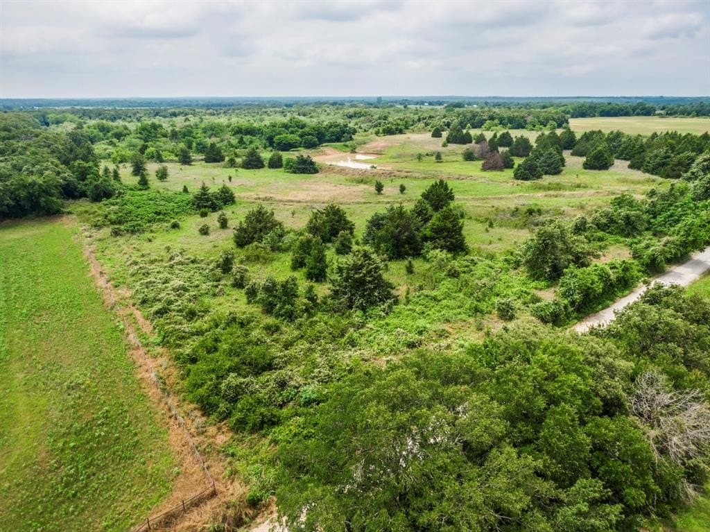 11 acres in Hill County